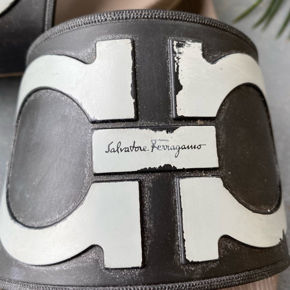 SALVATORE FERRAGAMO Gancini Pool Slides Women’s 10 / Men’s size 8 - Picture 5 of 10